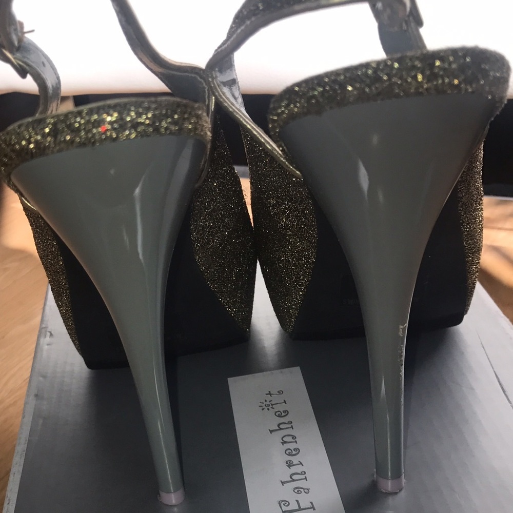 ✨GLITORAI GOLD OPEN TOE CELIA CITY GAL SHOE✨ - Picture 2 of 4